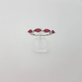 Anel com 4 navetes cristal rubi